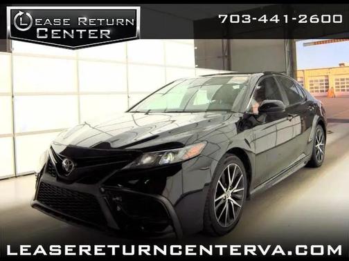 Midnight Black Metallic 2019 Toyota Camry SE