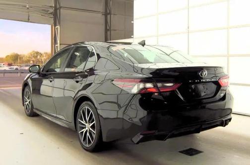 Midnight Black Metallic 2019 Toyota Camry SE