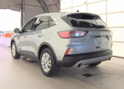 Oxford White 2022 Ford Escape SE
