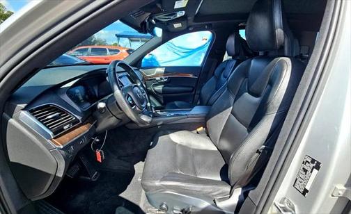2017 Volvo XC90 T6 Momentum