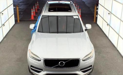 2017 Volvo XC90 T6 Momentum