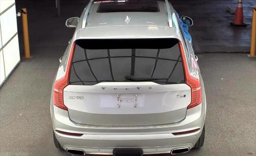2017 Volvo XC90 T6 Momentum