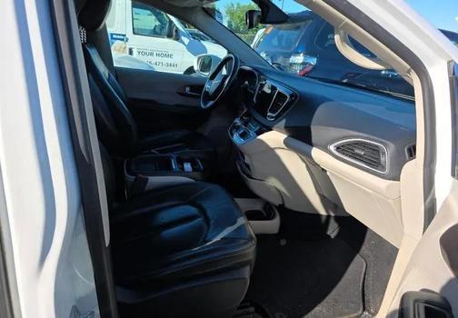 Bright White Clearcoat 2018 Chrysler Pacifica Touring-L