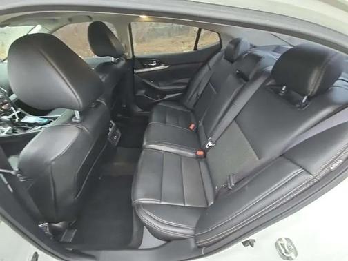 Pearl White Tricoat 2020 Nissan Maxima 3.5 SL