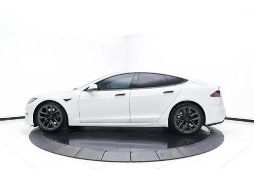 Pearl White Multi-Coat 2022 Tesla Model S Plaid
