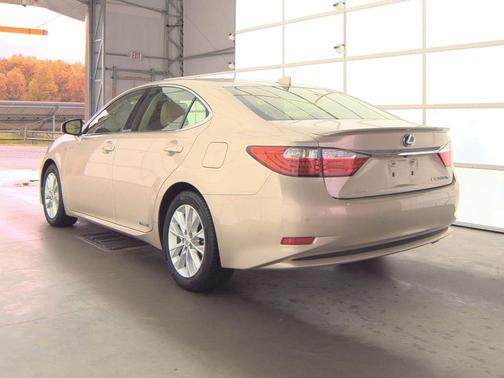 2015 Lexus ES 300h Base