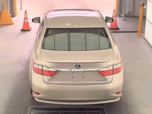 2015 Lexus ES 300h Base