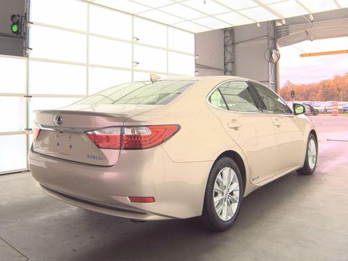 2015 Lexus ES 300h Base