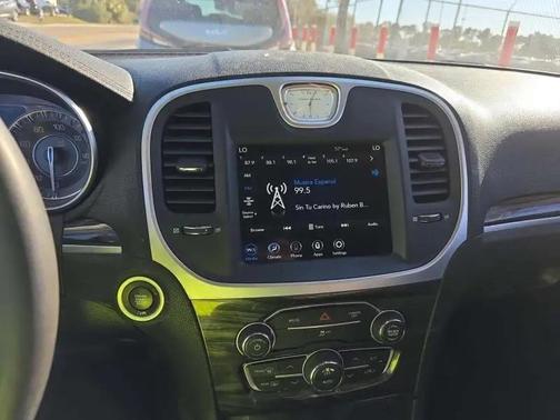 2022 Chrysler 300 Touring