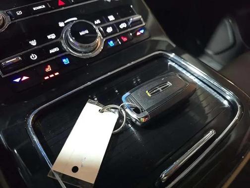 Silver Radiance Metallic Clearcoat 2023 Lincoln Nautilus Reserve