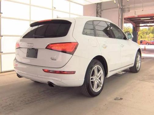 White 2016 Audi Q5 2.0T Premium
