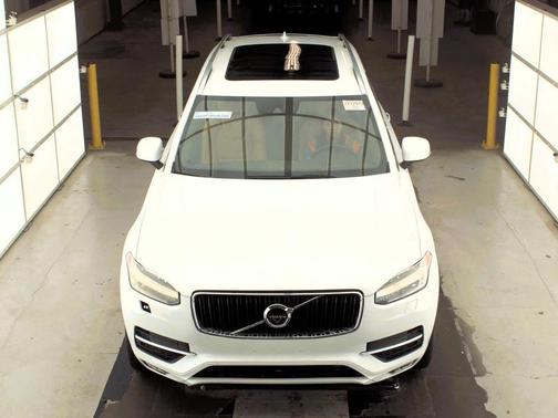 2018 Volvo XC90 T6 Momentum
