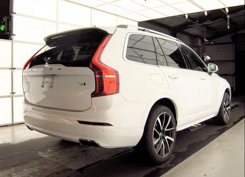 2018 Volvo XC90 T6 Momentum