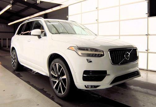 2018 Volvo XC90 T6 Momentum