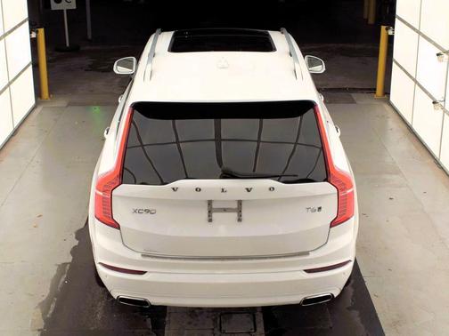2018 Volvo XC90 T6 Momentum