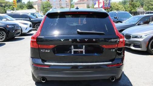 Onyx Black Metallic 2021 Volvo XC60 T5 Momentum