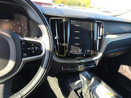 Onyx Black Metallic 2021 Volvo XC60 T5 Momentum