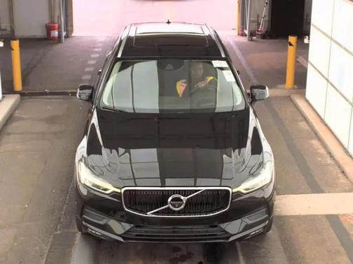Onyx Black Metallic 2021 Volvo XC60 T5 Momentum
