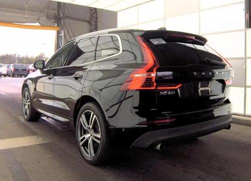 Onyx Black Metallic 2021 Volvo XC60 T5 Momentum