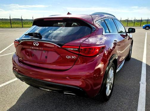 2019 INFINITI QX30 LUXE