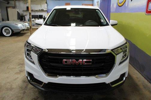 Summit White 2024 GMC Terrain SLE
