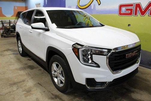 Summit White 2024 GMC Terrain SLE