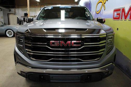 Sterling Metallic 2024 GMC Sierra 1500 SLT
