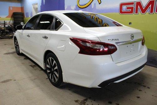 White 2018 Nissan Altima 2.5 SL