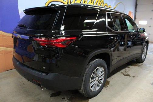 Mosaic Black Metallic 2023 Chevrolet Traverse LT Cloth