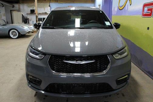 Ceramic Gray Clearcoat 2025 Chrysler Pacifica L