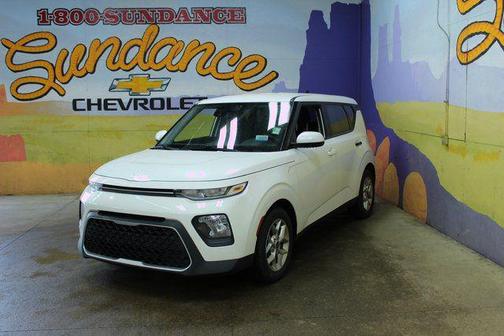 Snow White Pearl 2022 Kia Soul LX