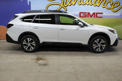 Crystal White Pearl 2022 Subaru Outback Limited