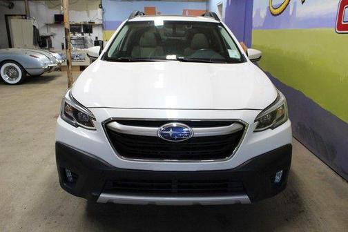 Crystal White Pearl 2022 Subaru Outback Limited