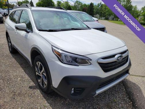 Crystal White Pearl 2022 Subaru Outback Limited