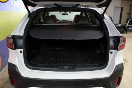 Crystal White Pearl 2022 Subaru Outback Limited