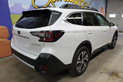 Crystal White Pearl 2022 Subaru Outback Limited