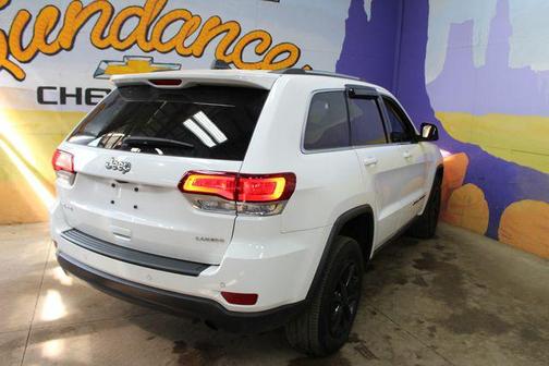 Bright White Clearcoat 2021 Jeep Grand Cherokee Laredo