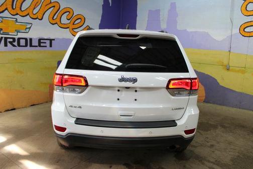 Bright White Clearcoat 2021 Jeep Grand Cherokee Laredo
