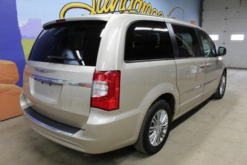 2015 Chrysler Town & Country Touring-L