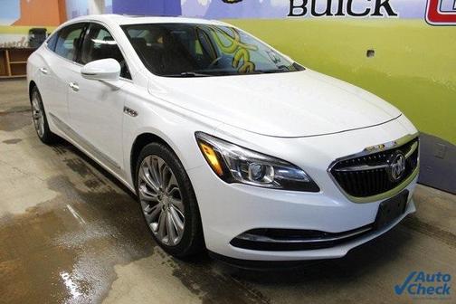Photo 3 of 32 of 2017 Buick LaCrosse Essence