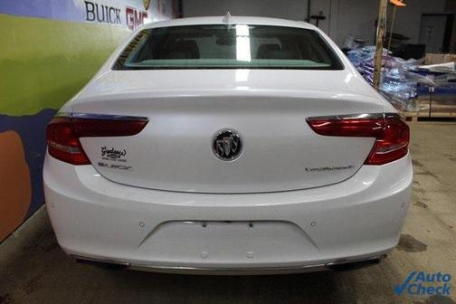 Photo 5 of 32 of 2017 Buick LaCrosse Essence