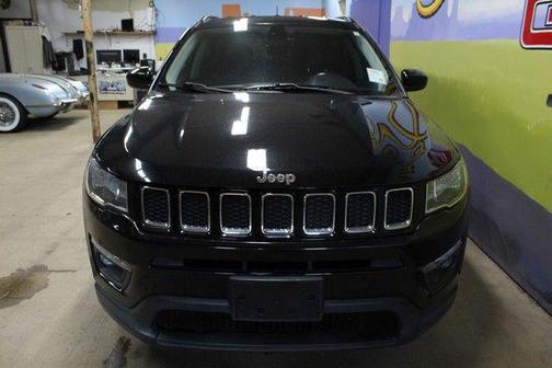 Diamond Black Crystal Pearlcoat 2018 Jeep Compass Latitude