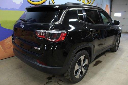 Diamond Black Crystal Pearlcoat 2018 Jeep Compass Latitude