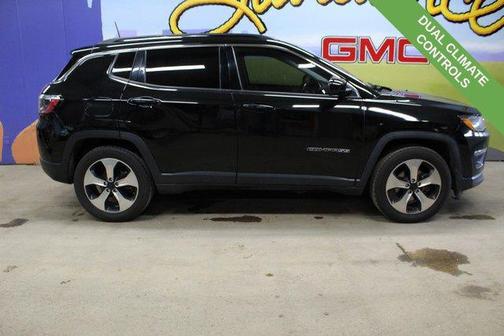 Diamond Black Crystal Pearlcoat 2018 Jeep Compass Latitude