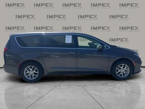 2023 Chrysler Pacifica Touring L