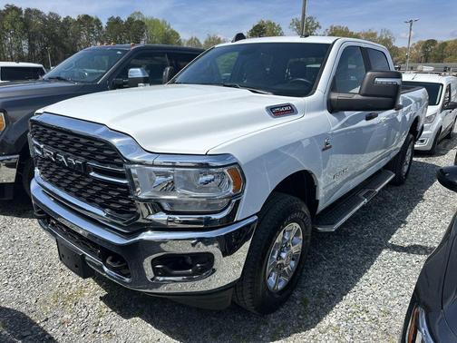 Bright White Clearcoat 2023 RAM 2500 Big Horn Crew Cab 4x4 6'4' Box