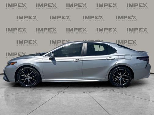 2024 Toyota Camry Hybrid SE