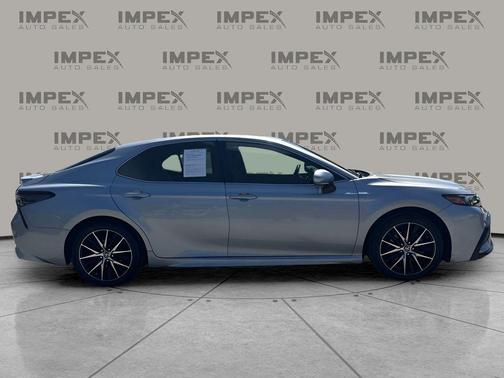 2024 Toyota Camry Hybrid SE