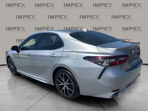 2024 Toyota Camry Hybrid SE