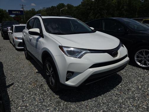Super White 2018 Toyota RAV4 XLE